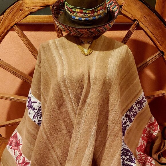 Antique Patagonia Traditional Poncho – Inca Patterns, Outdoor Lovers, Gift Ideas - Picture 1 of 5